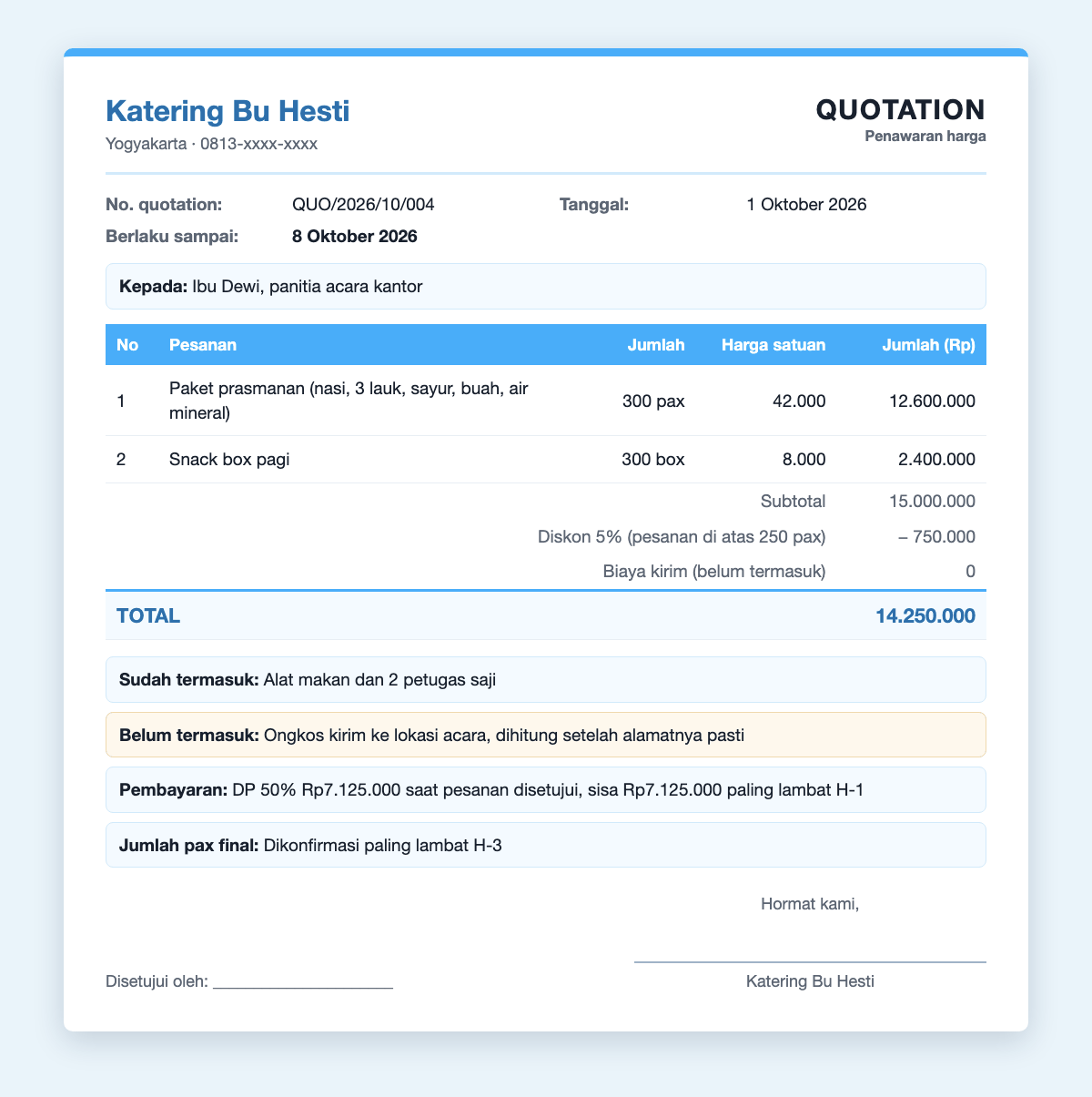 Contoh quotation katering per pax: Katering Bu Hesti, QUO/2026/10/004, prasmanan 300 pax dan snack box, subtotal Rp15.000.000, diskon 5 persen Rp750.000, total Rp14.250.000, ongkos kirim belum termasuk
